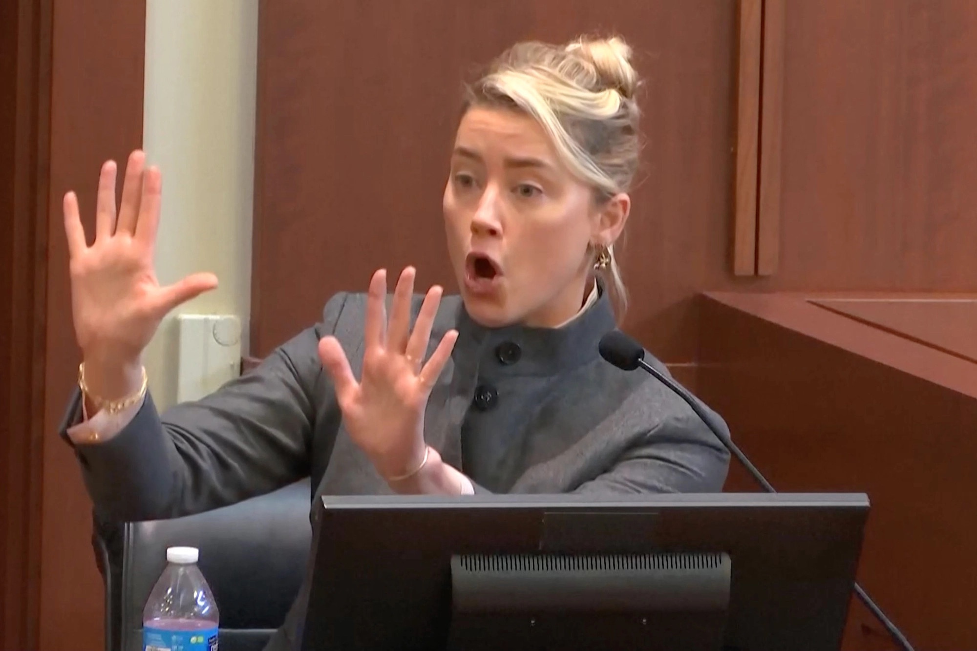 Amber Heard va Depp kien nhau anh 4