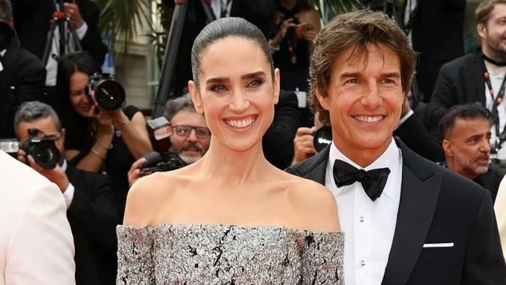 Tom Cruise sanh buoc nguoi tinh man anh toi Cannes 2022 hinh anh