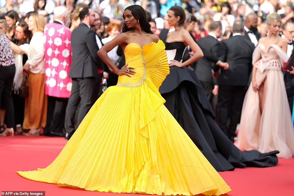 Tom Cruise trên thảm đỏ Cannes 2022 ảnh 14 Tom Cruise tren tham do Cannes 2022 anh 14