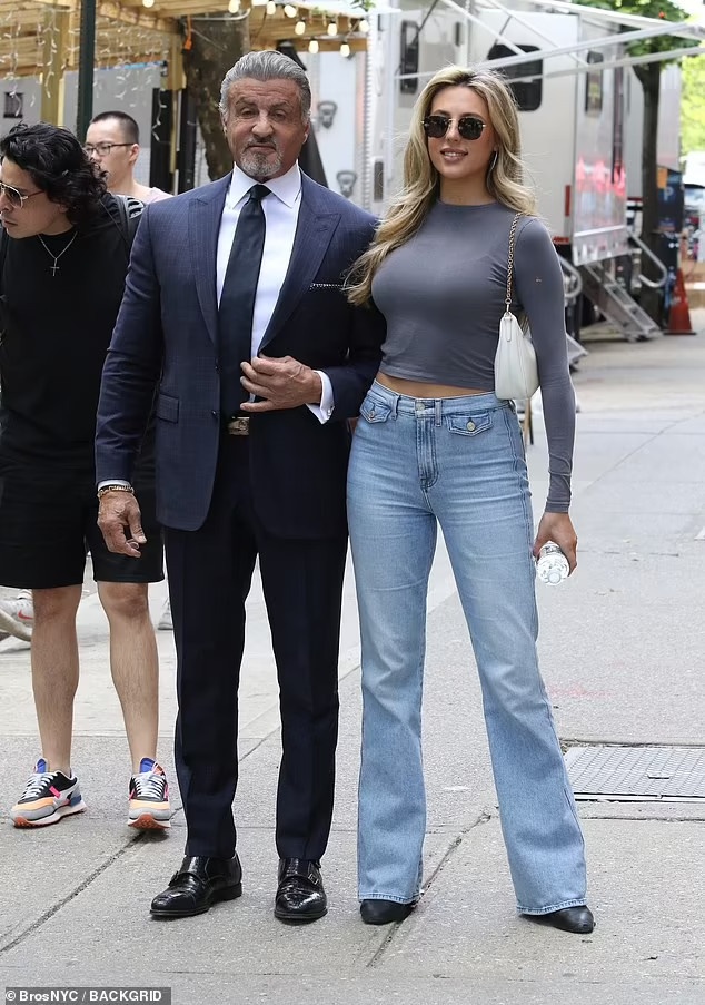 con gai Sylvester Stallone anh 1