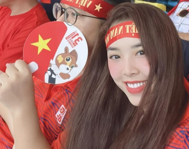 A hau Viet Nam mua 15 trieu/cap ve ra san My Dinh xem chung ket hinh anh