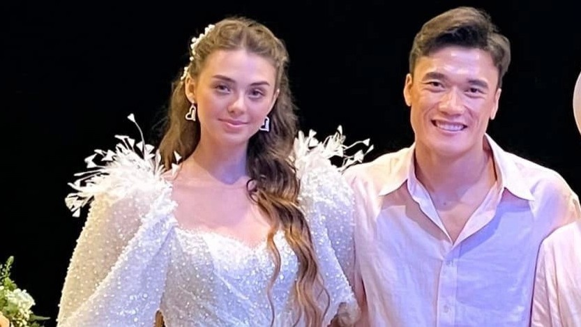 Vo nguoi mau khoc khi Bui Tien Dung hua yeu thuong o le cuoi hinh anh