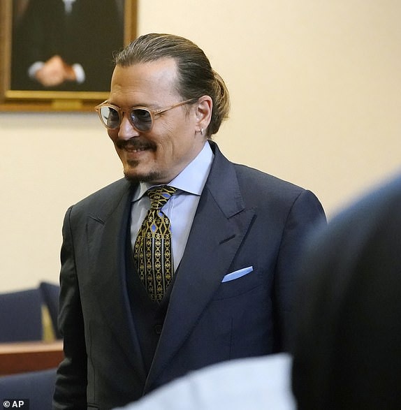 phien toa Amber Heard va Depp anh 1