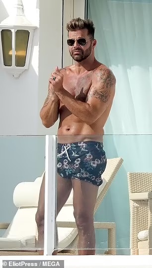 Ricky Martin ở tuổi 51 ảnh 2 Ricky Martin o tuoi 51 anh 2