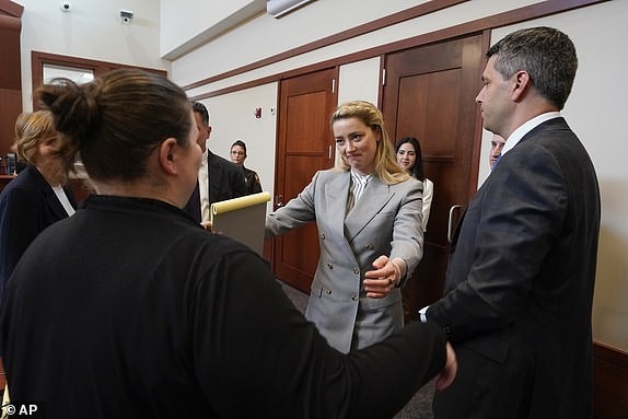 Amber Heard và Johnny Depp ảnh 7 Amber Heard va Johnny Depp anh 7