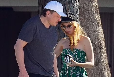 Ty phu Elon Musk cong khai yeu ban gai moi hinh anh