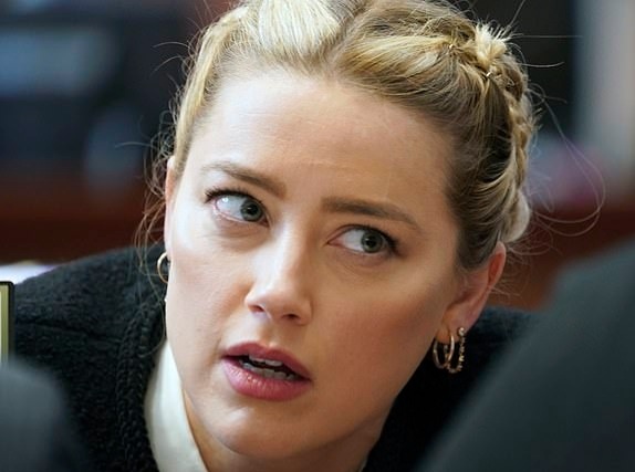 Toa chua the dua ra phan quyet ve Amber Heard va Johnny Depp hinh anh