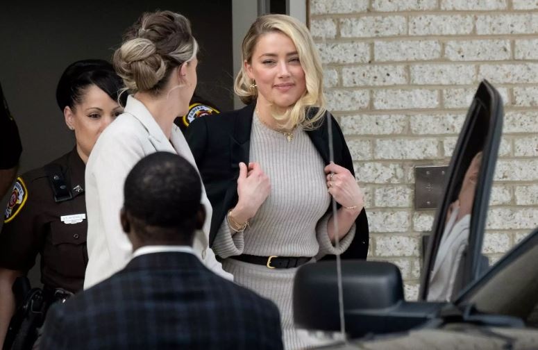 Amber Heard va Johnny Depp sau vu kien anh 2