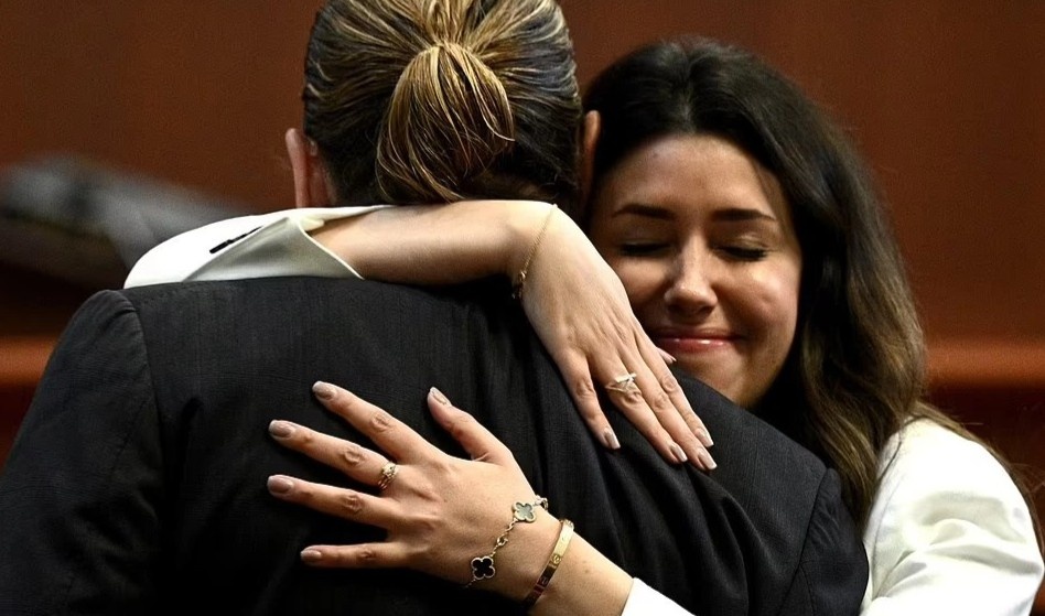 Luat su 38 tuoi duoc chu y hon Amber Heard, Johnny Depp hinh anh