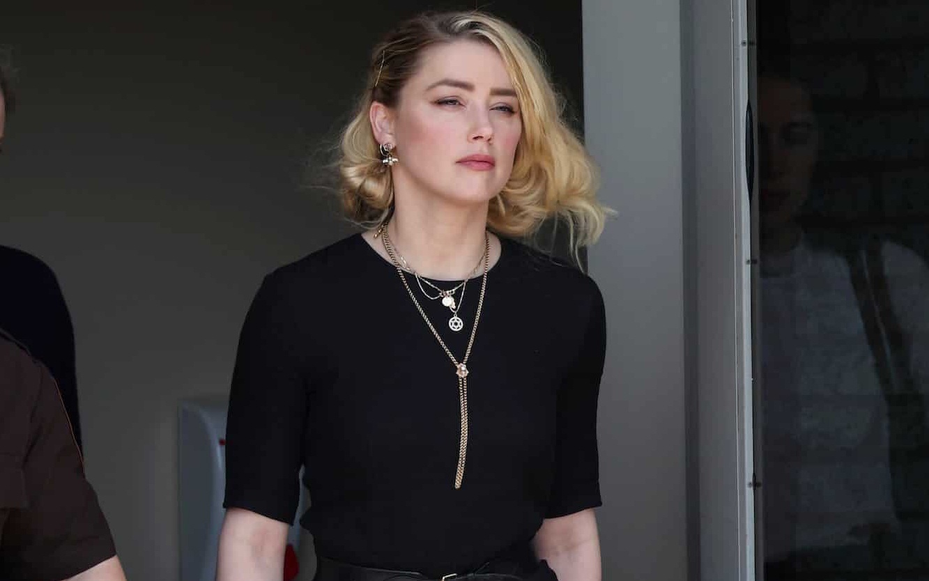 Vi sao Johnny Depp phai boi thuong 2 trieu USD cho Amber Heard? hinh anh