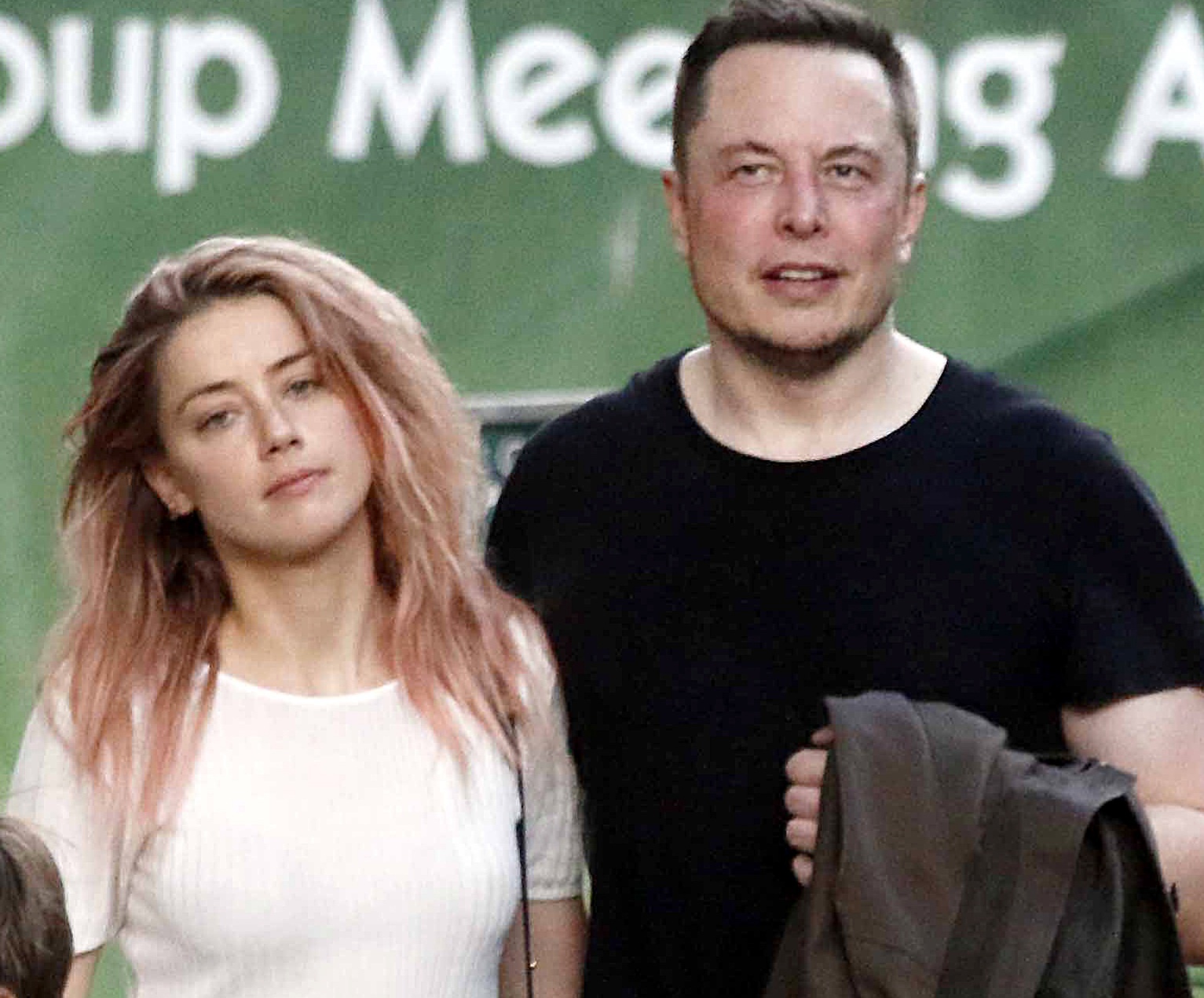Amber Heard van giu qua tang cua Elon Musk hinh anh