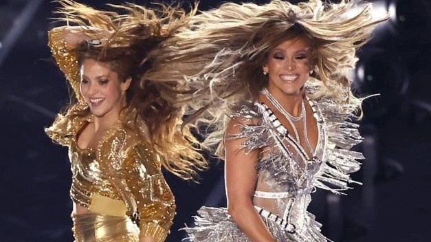 Jennifer Lopez goi viec dung chung san khau voi Shakira la toi te hinh anh