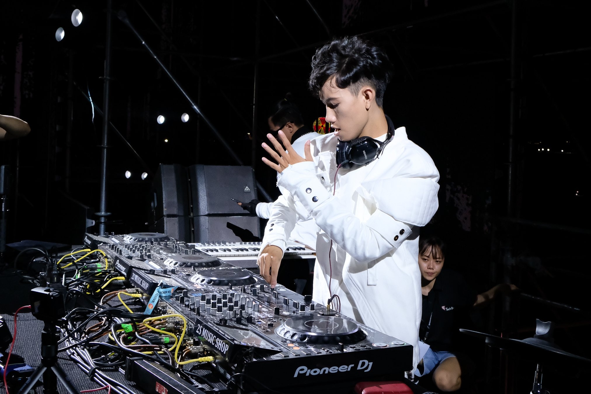 Nhac Viet bien chat tren TikTok hinh anh