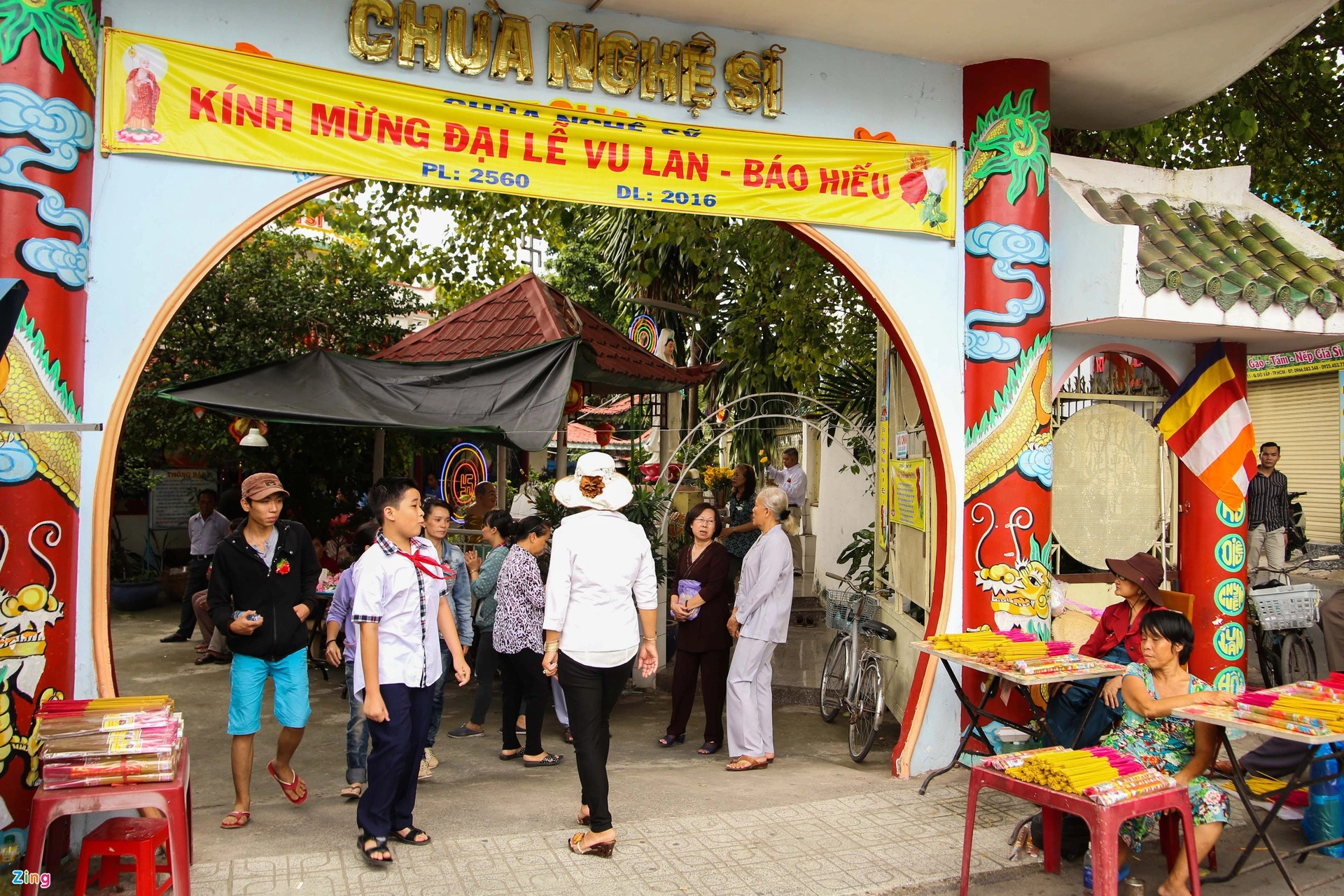 chua nghe si bi doi ten anh 1