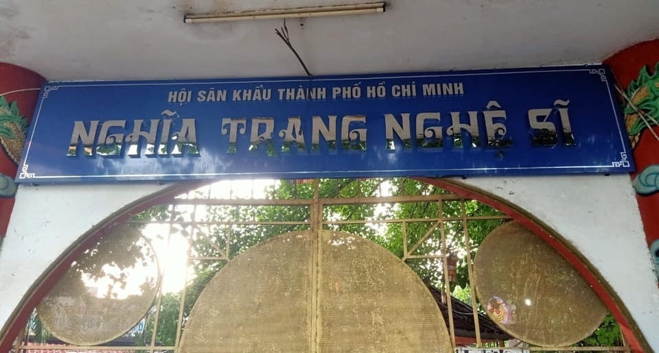 Ban Ai huu nhan sai vi doi ten Chua Nghe si thanh Nghia trang Nghe si hinh anh