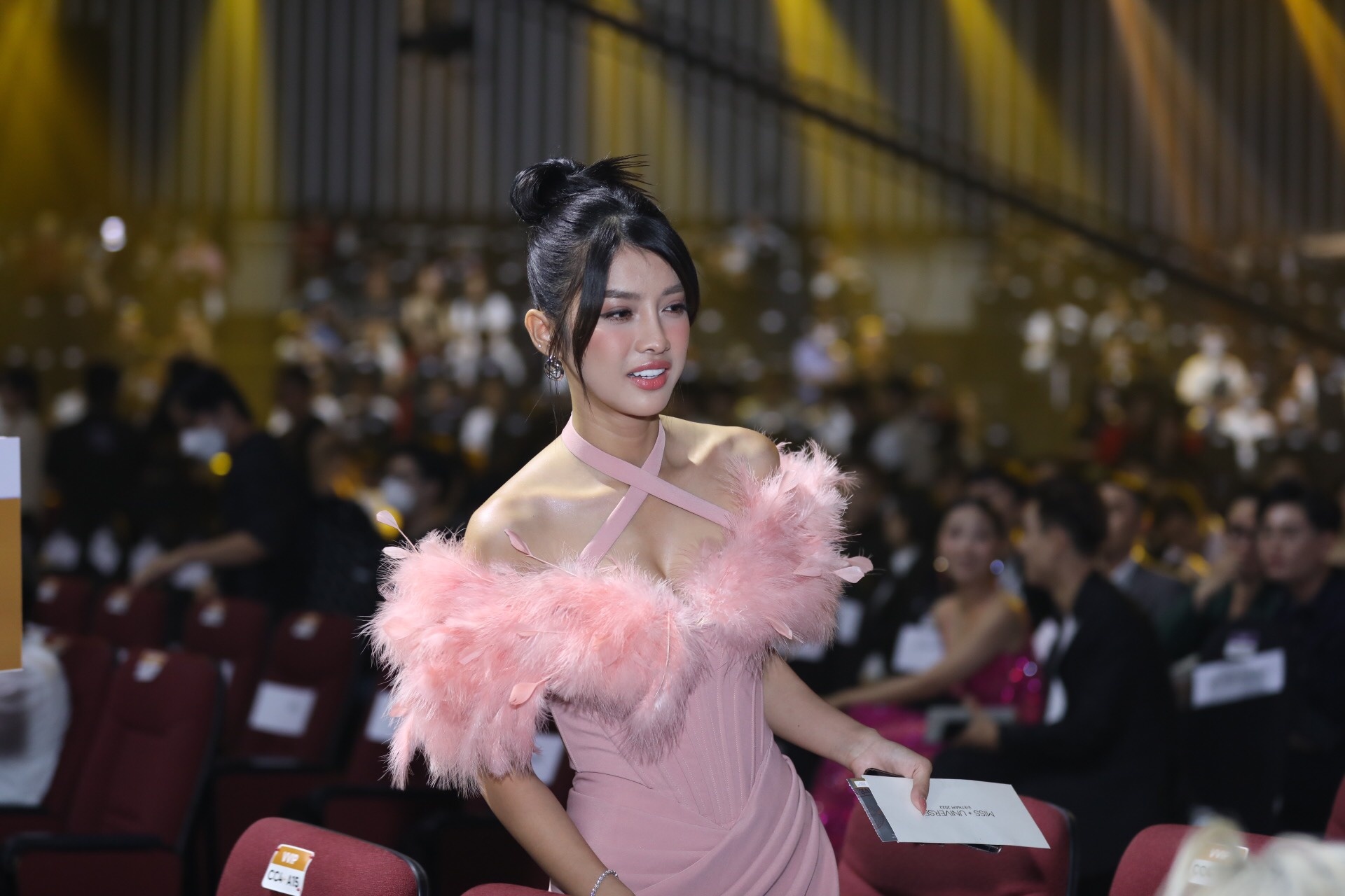 dan khach moi o hoa hau hoan vu anh 4