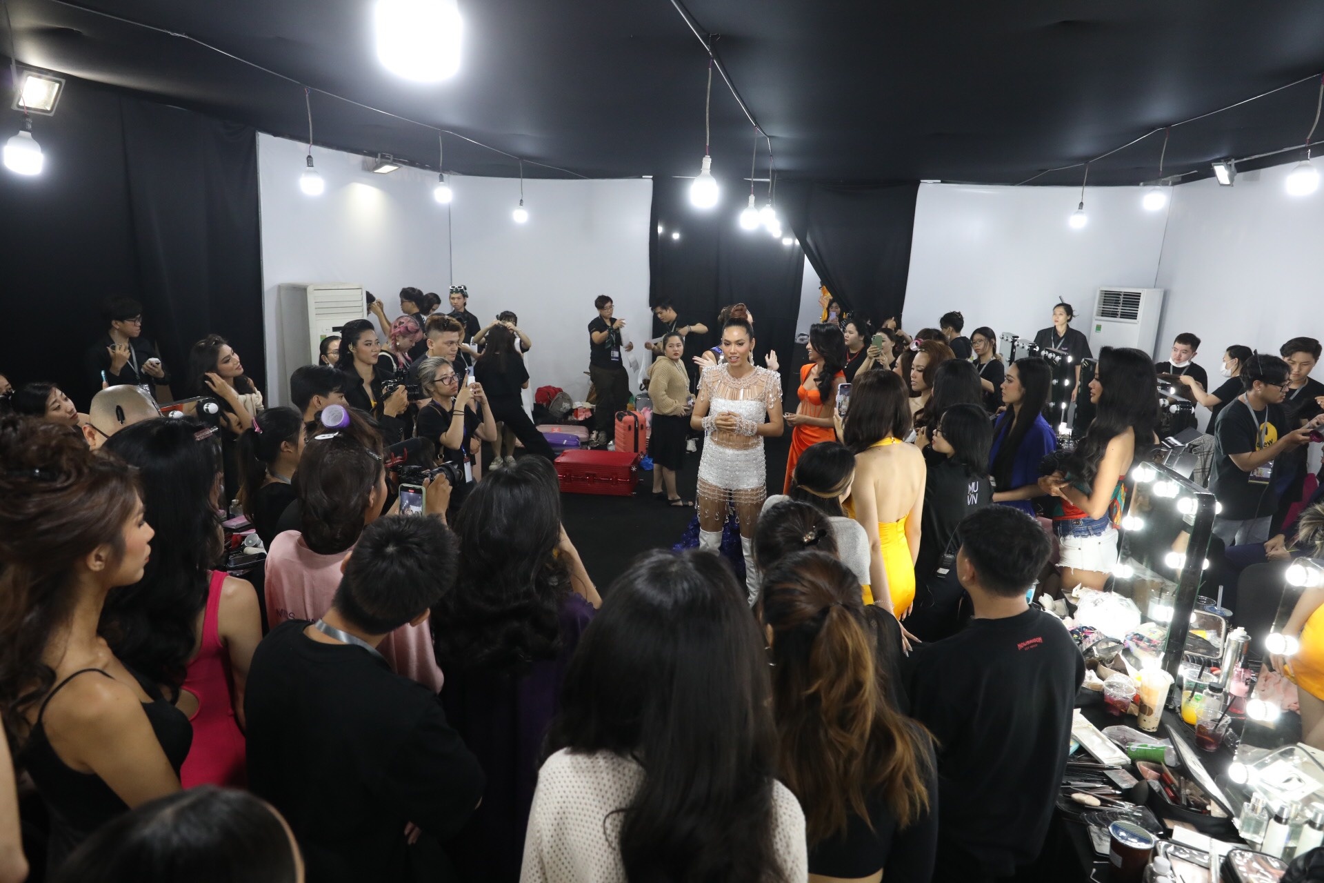 hoa hau hoan vu viet nam anh 7