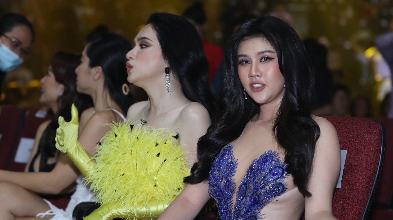 Dan sao ngoi ghe dau o ban ket Hoa hau Hoan vu Viet Nam hinh anh