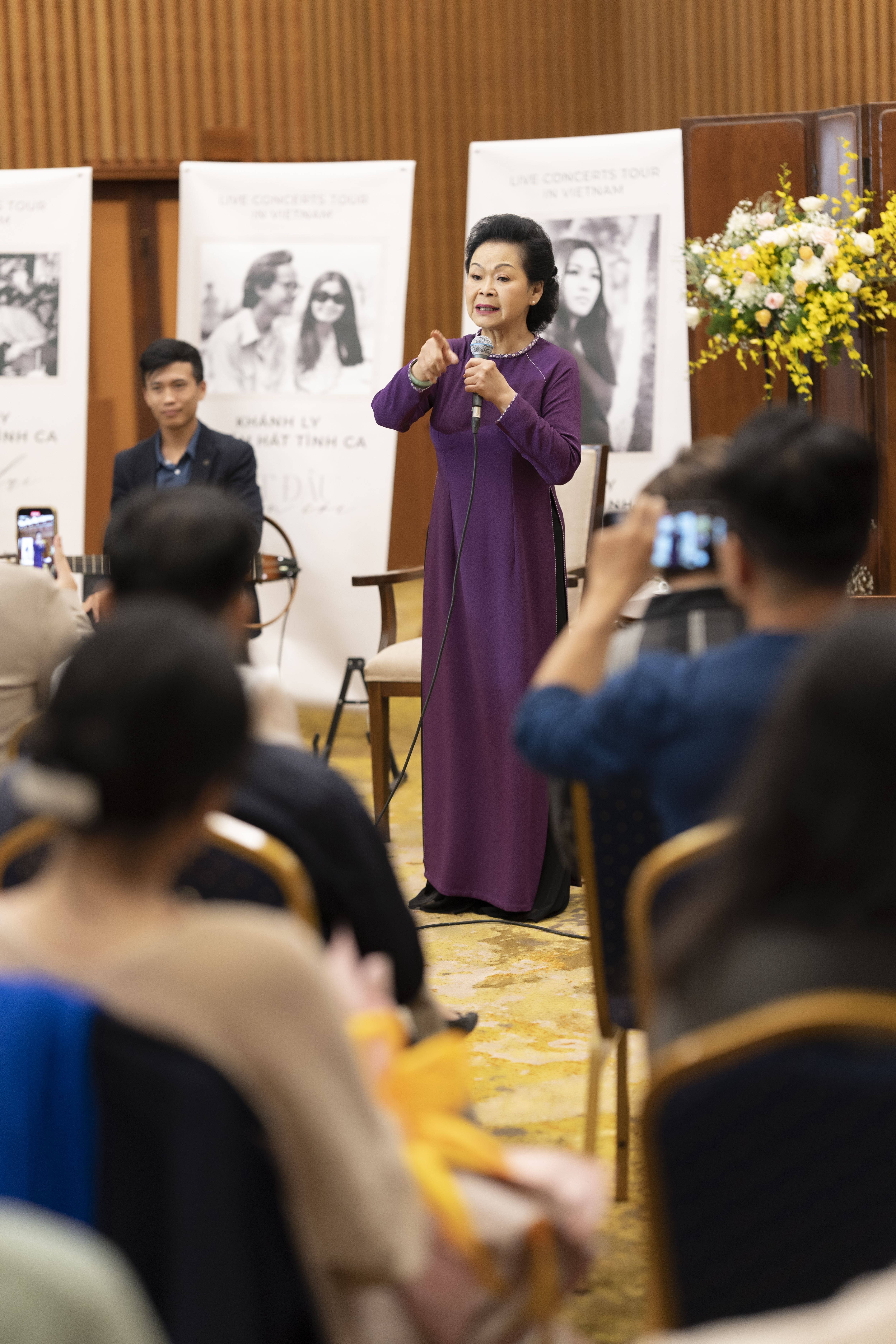 danh ca Khanh Ly anh 2