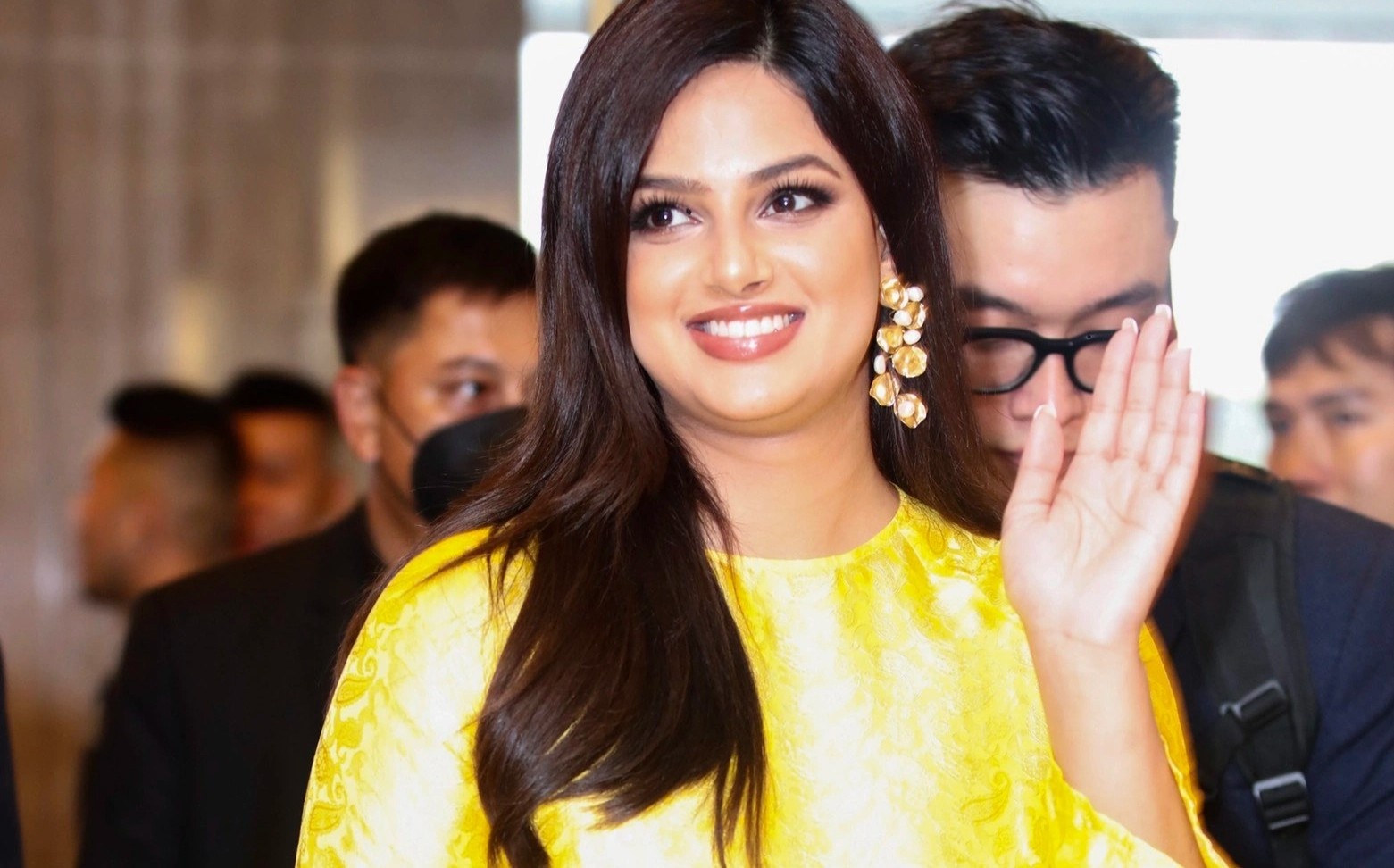 Hoa hau Hoan vu 2021 noi ve viec tang can sau dang quang hinh anh