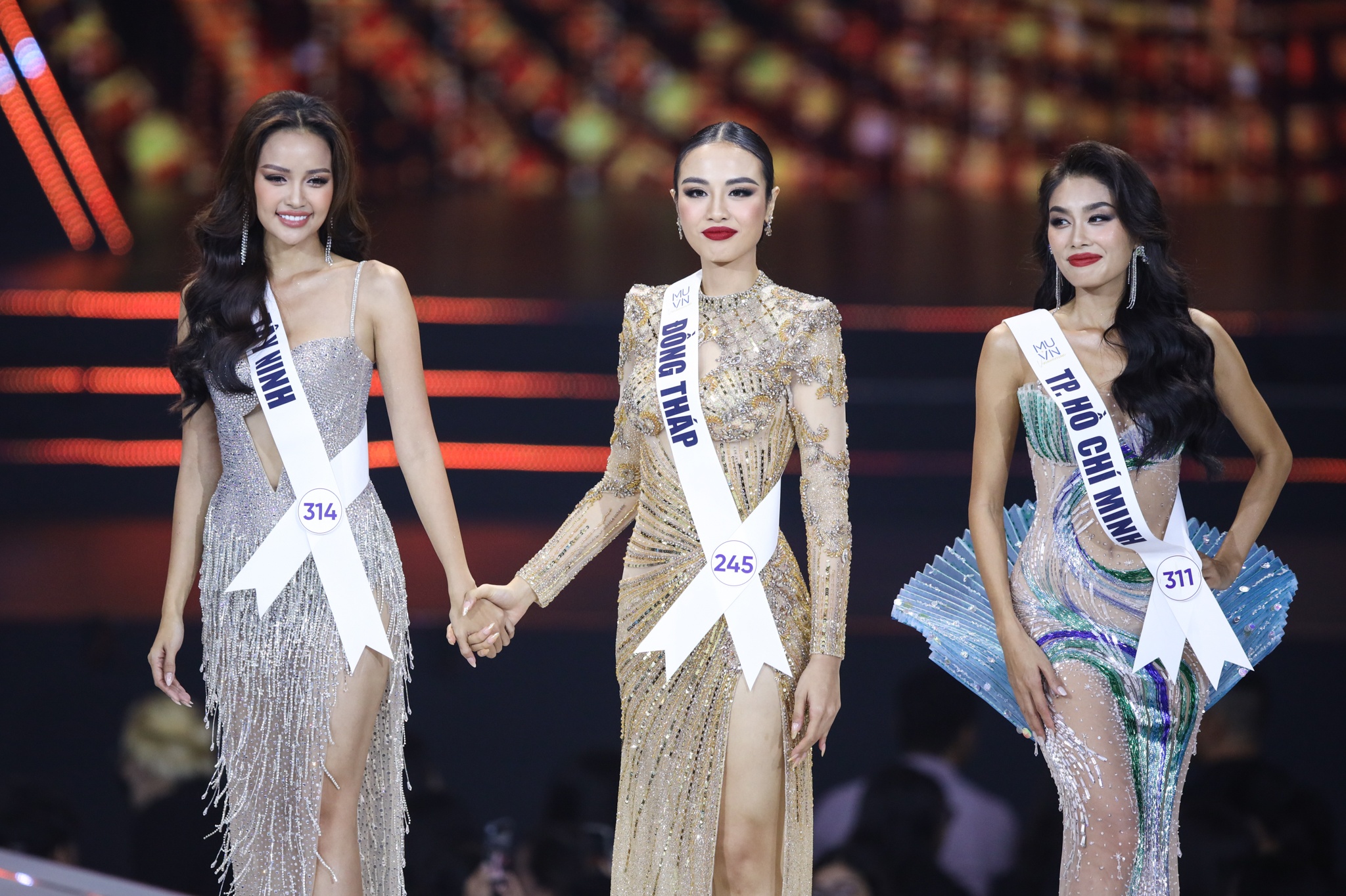 hoa hau hoan vu Viet Nam anh 2