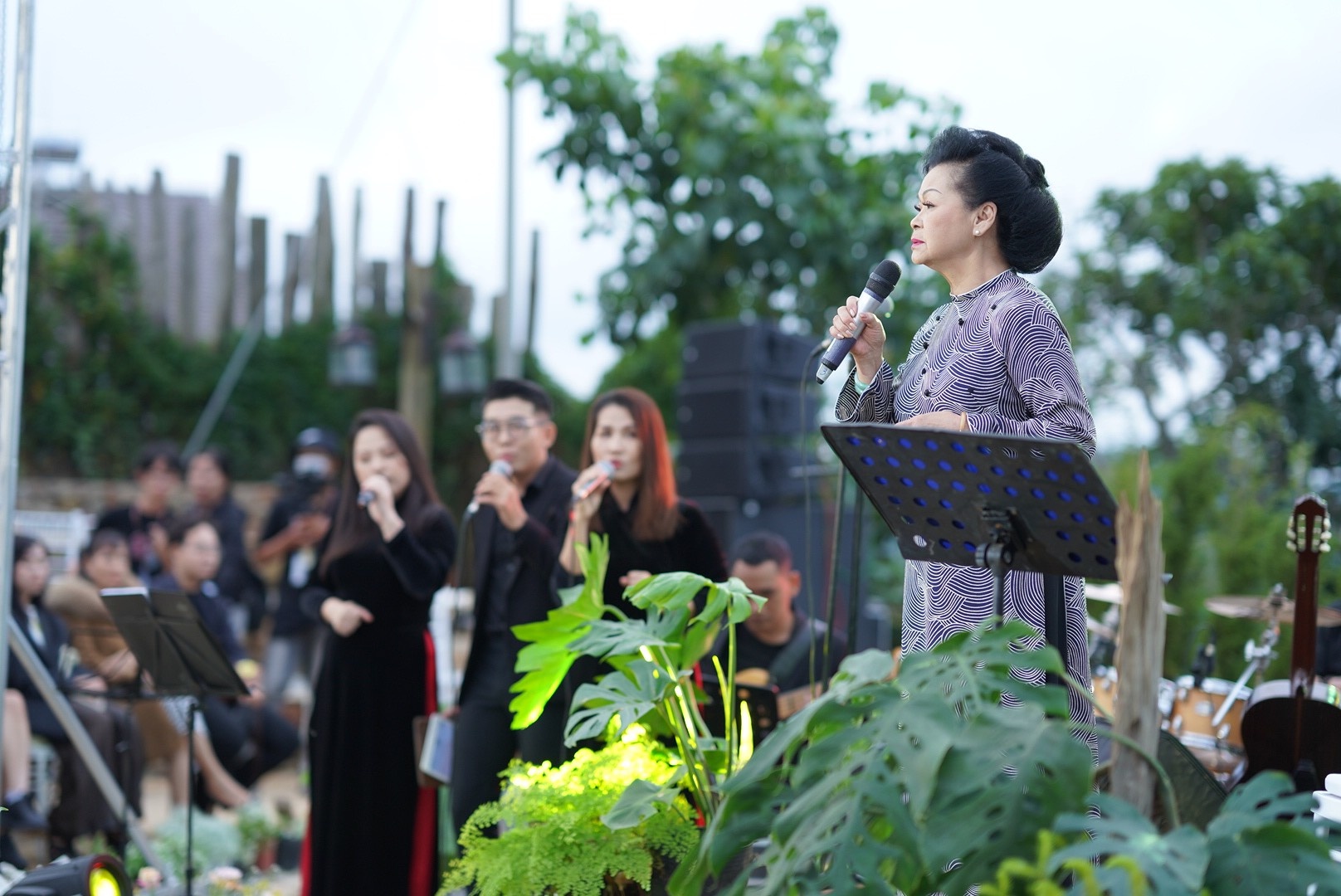 danh ca Khánh Ly ảnh 5 danh ca Khanh Ly anh 5