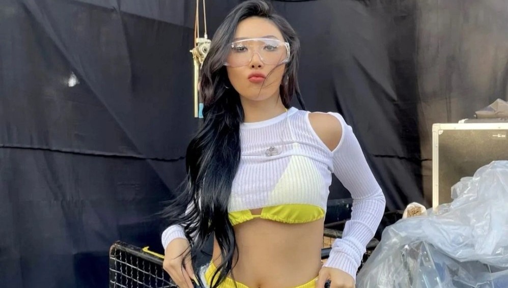 Hwasa o le hoi dung 300 khoi nuoc hinh anh