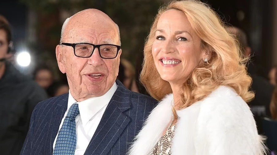 Ty phu truyen thong cham dut hon nhan voi vo nguoi mau qua email hinh anh