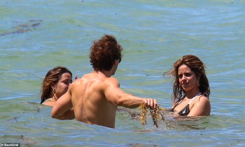 Camila Cabello có bạn trai mới ảnh 4 Camila Cabello co ban trai moi anh 4