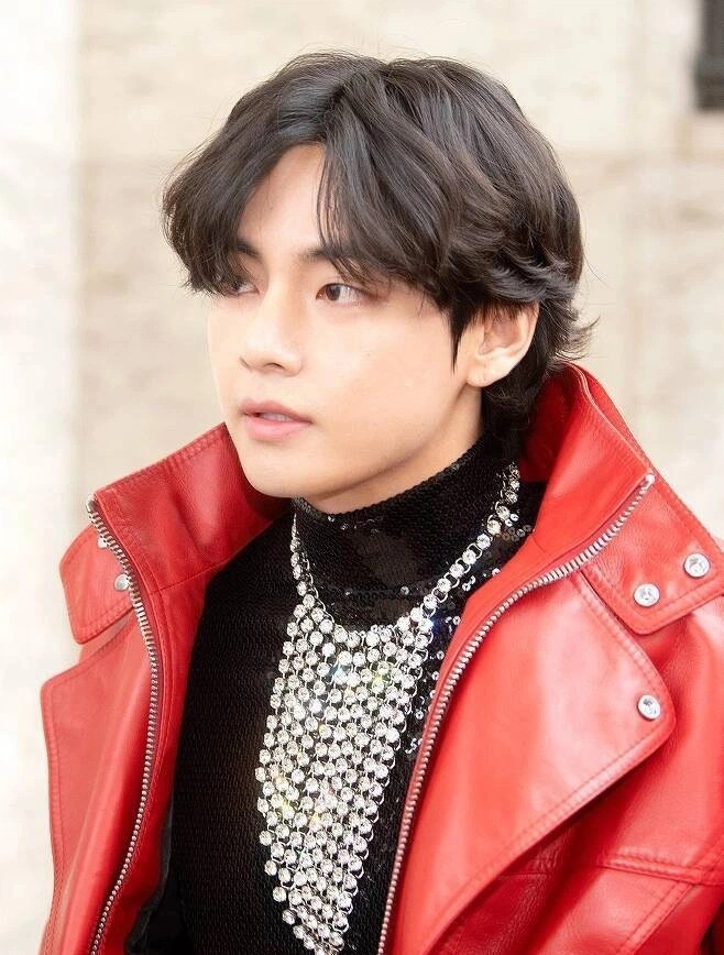 V (BTS) anh 1