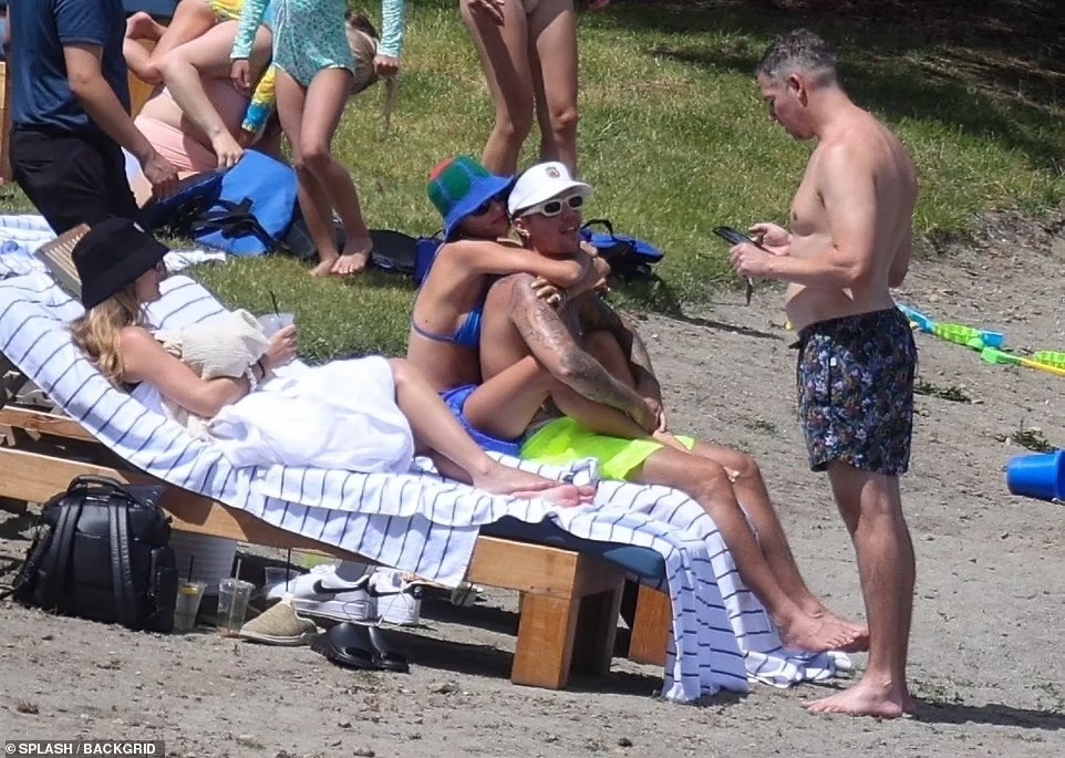 Hailey Bieber va chong anh 10