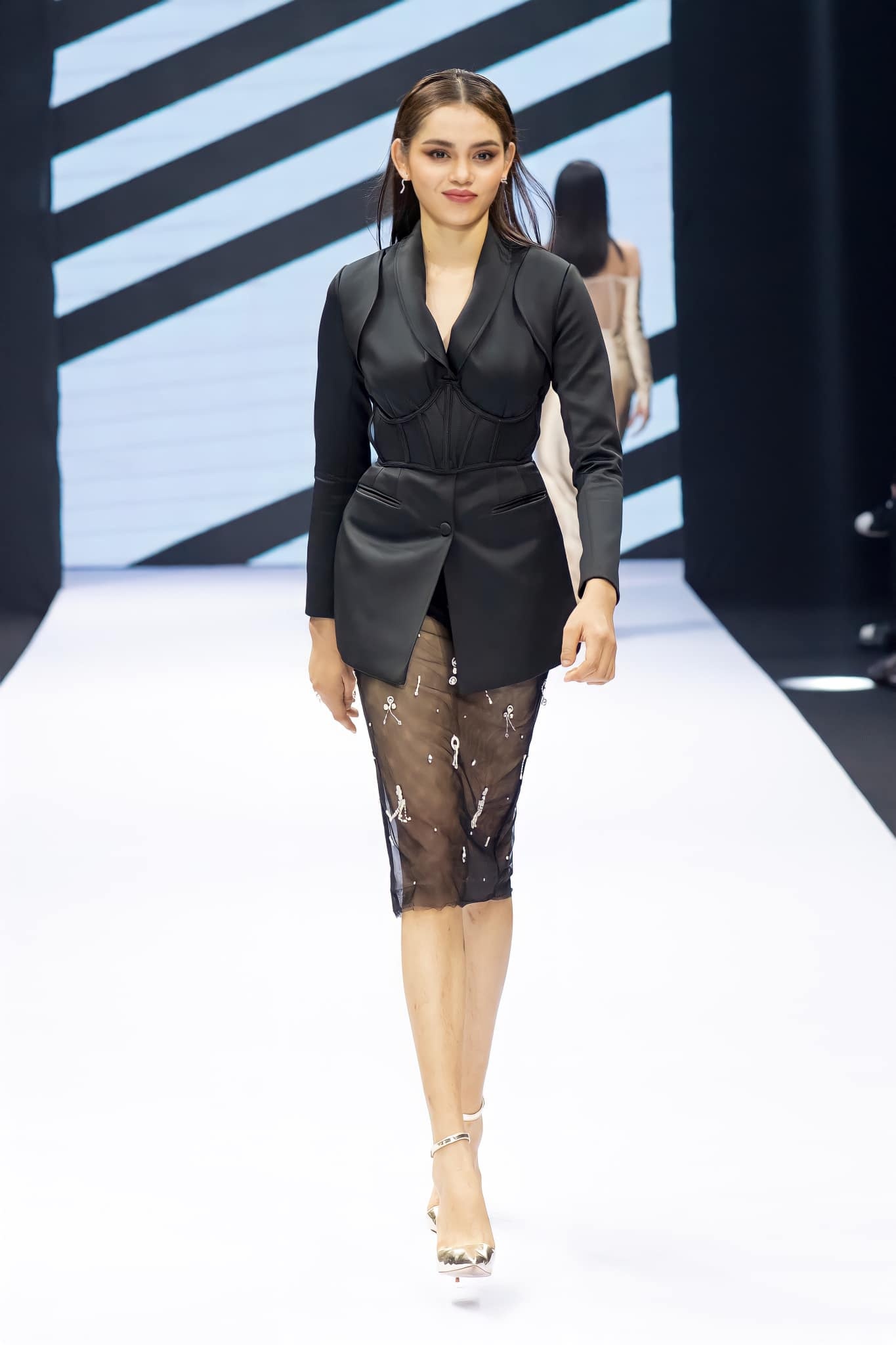 dang vuong huyen tran anh 6