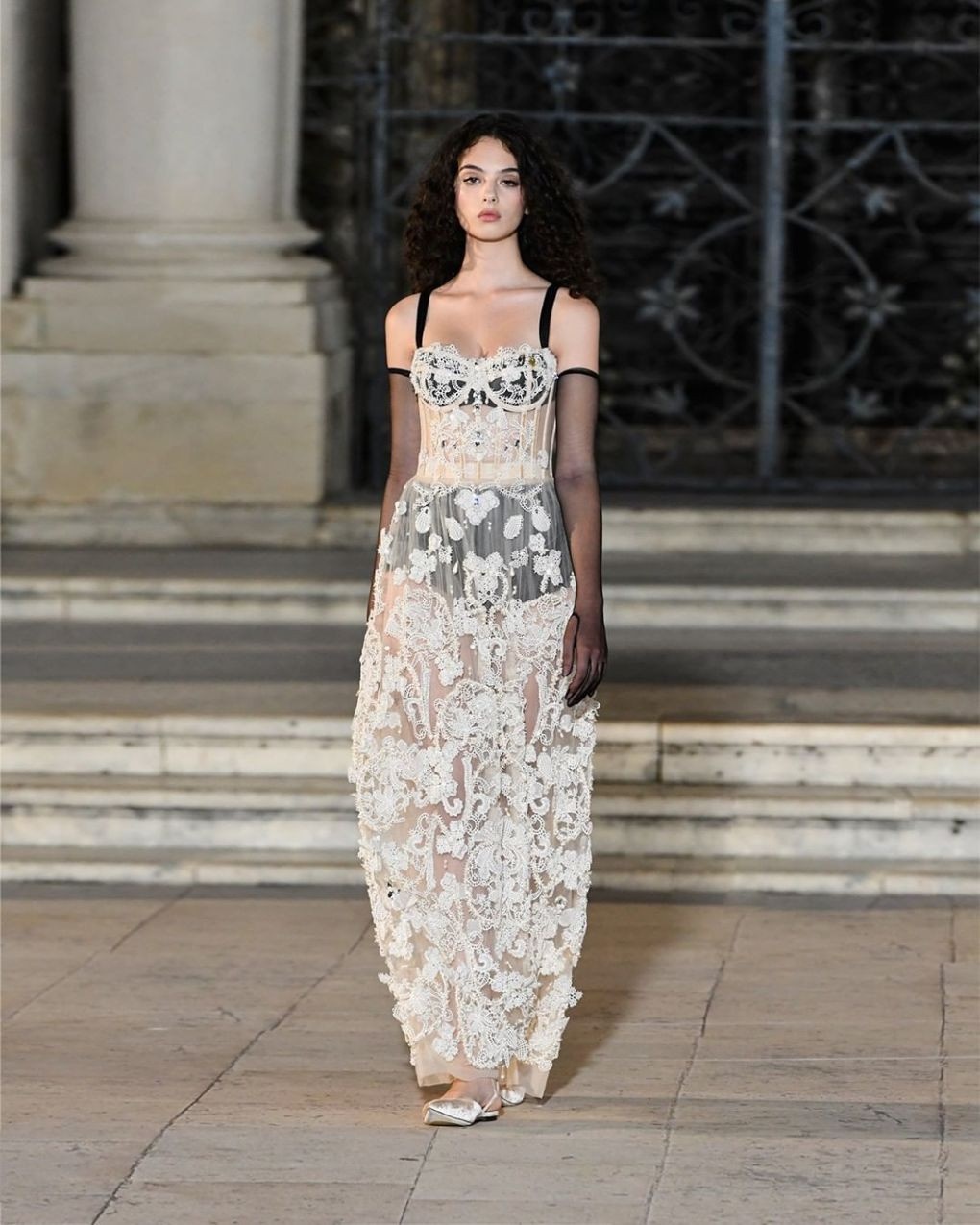 bốn người mẫu ngất xỉu ảnh 2 bon nguoi mau ngat xiu anh 2