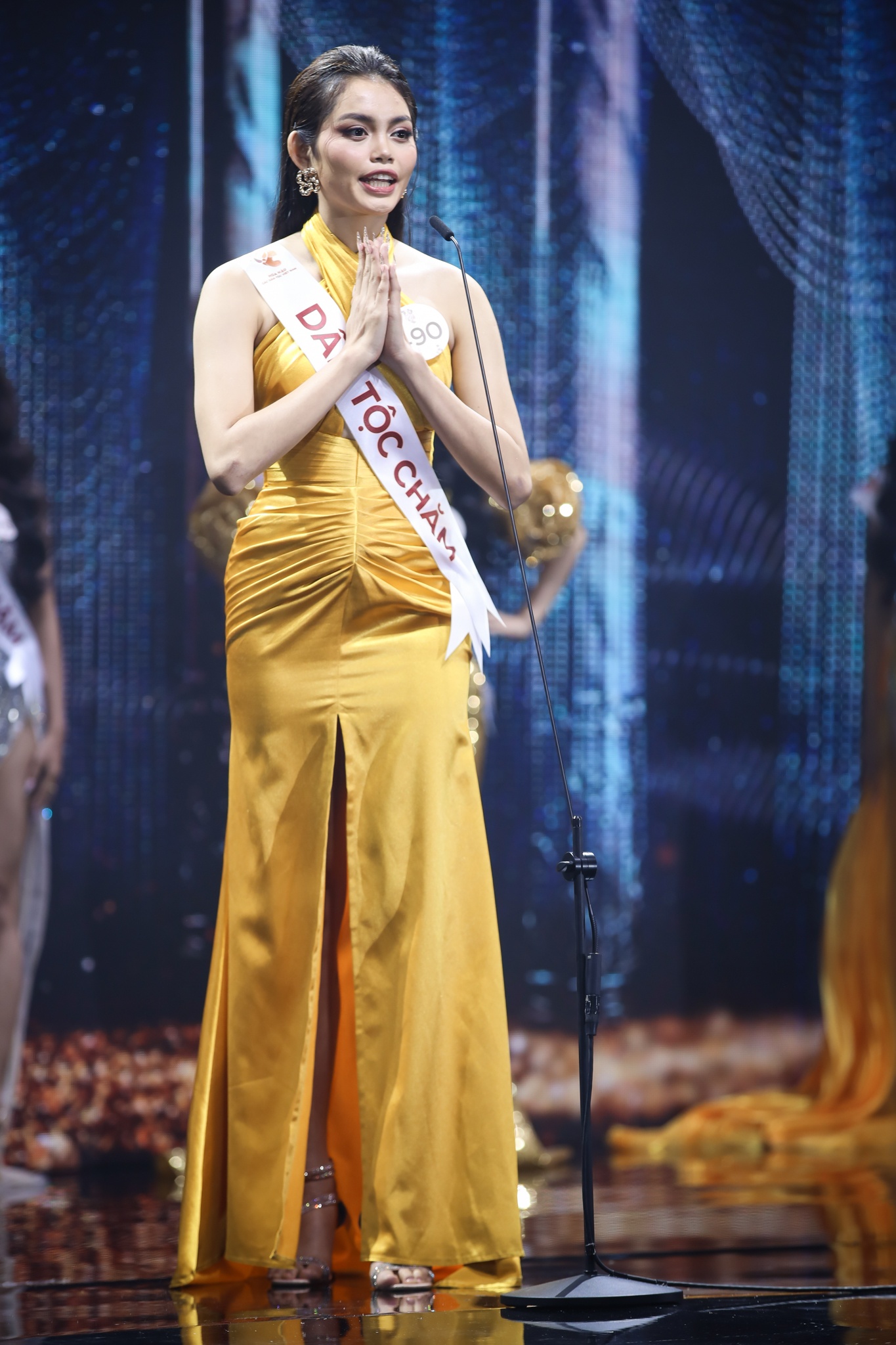 thi sinh hoa hau cac dan toc viet nam anh 13