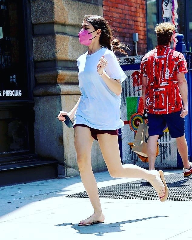 Suri Cruise thay đổi phong cách ảnh 16 Suri Cruise thay doi phong cach anh 16