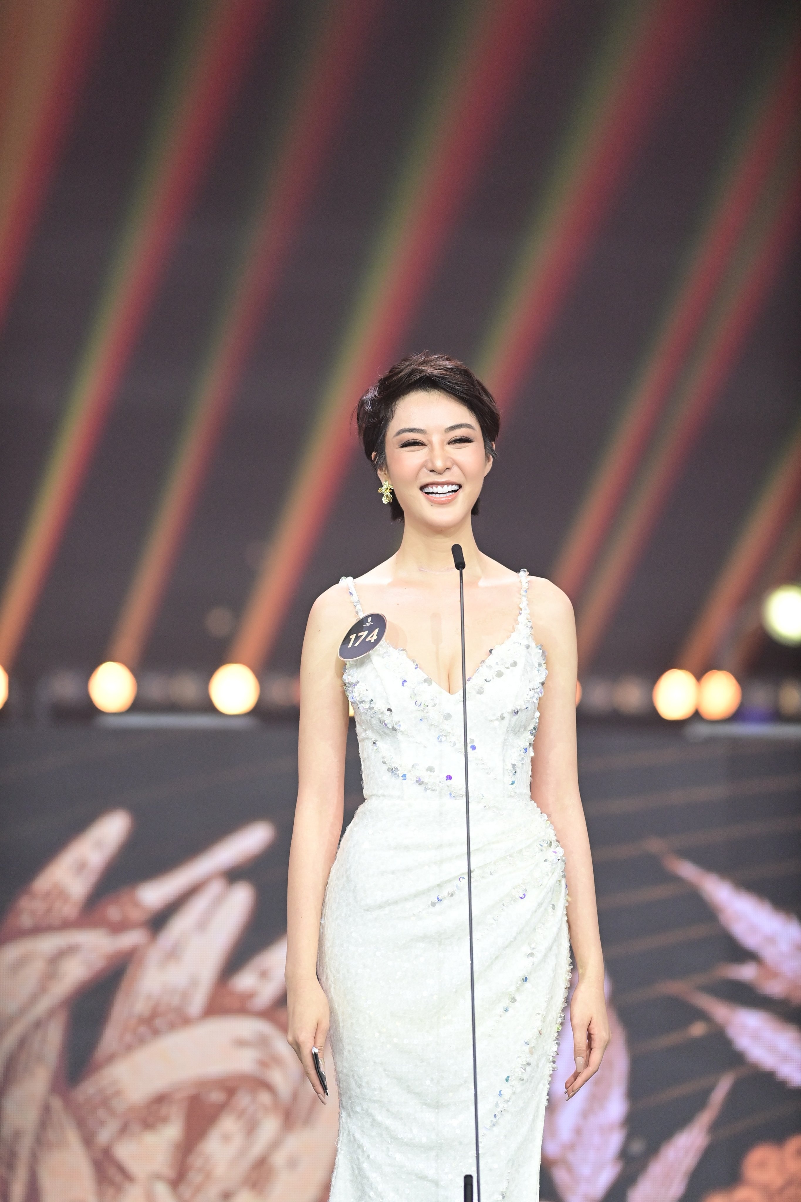 nong thuy hang anh 2