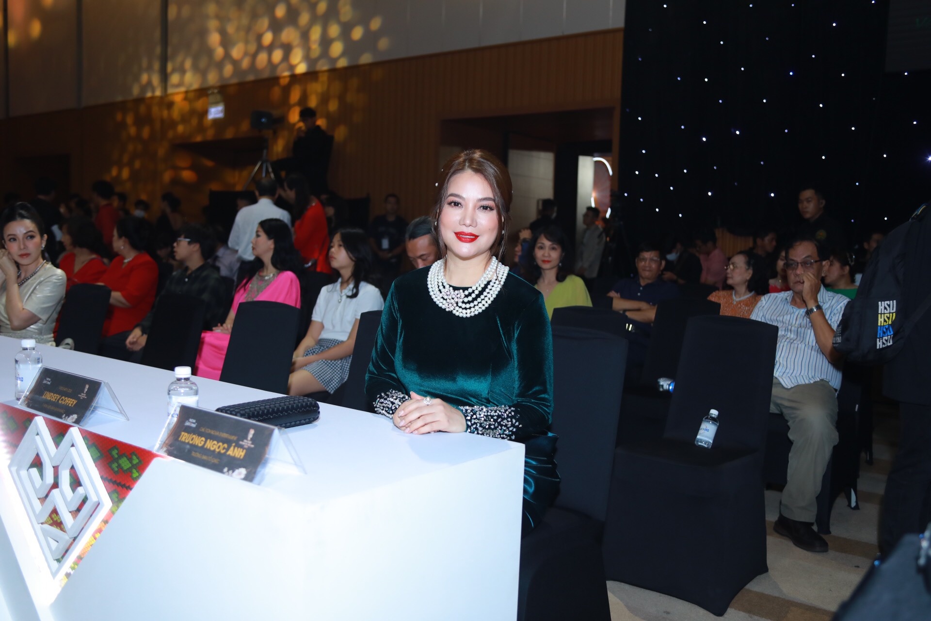 hoa hau cac dan toc anh 2