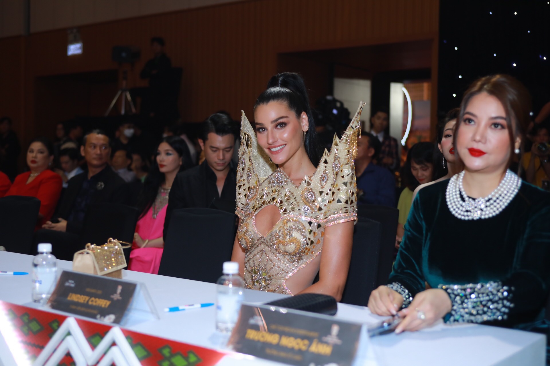 hoa hau cac dan toc anh 5