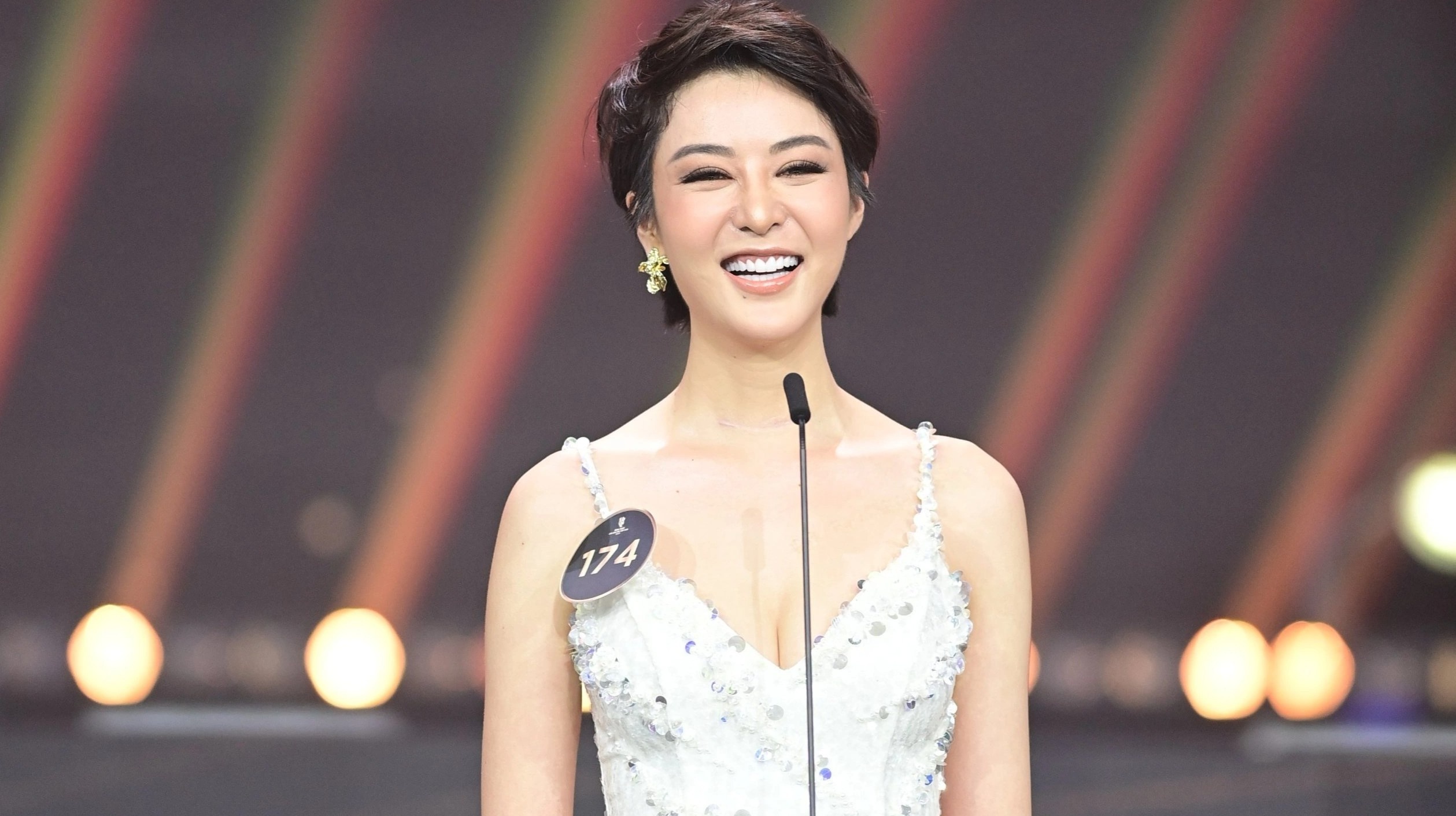 Thi sinh Hoa hau cac Dan toc Viet Nam ap ung khi ung xu hinh anh