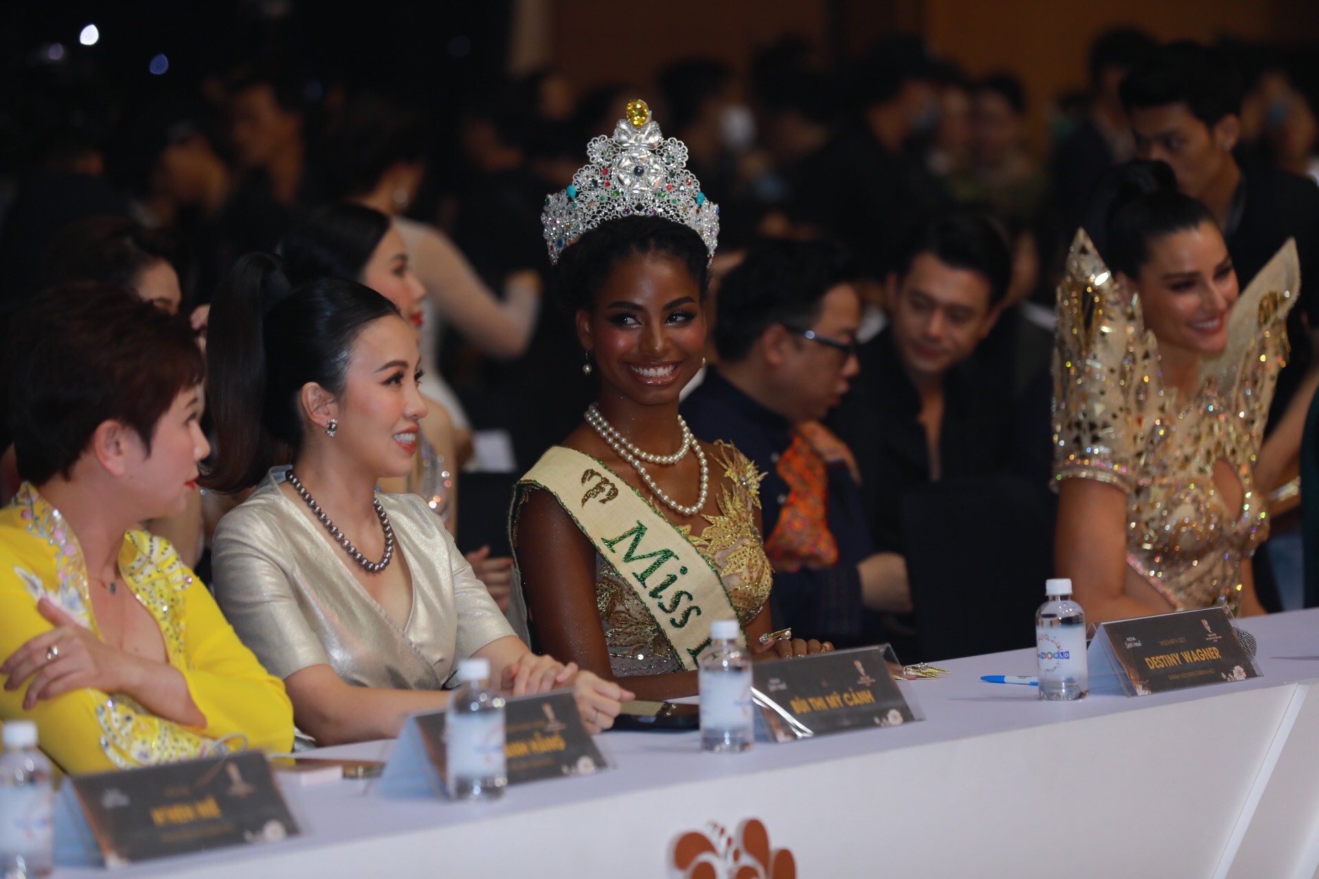 hoa hau cac dan toc anh 3