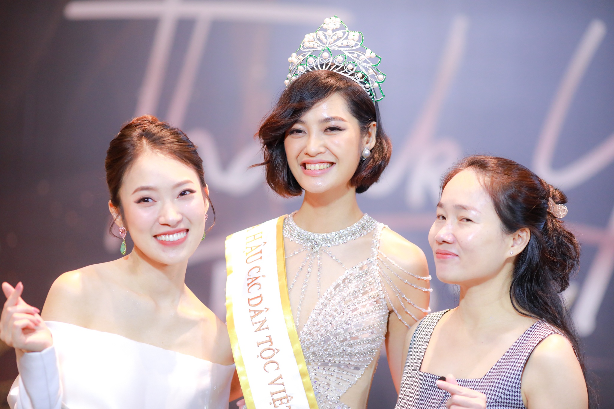 nong thuy hang anh 8