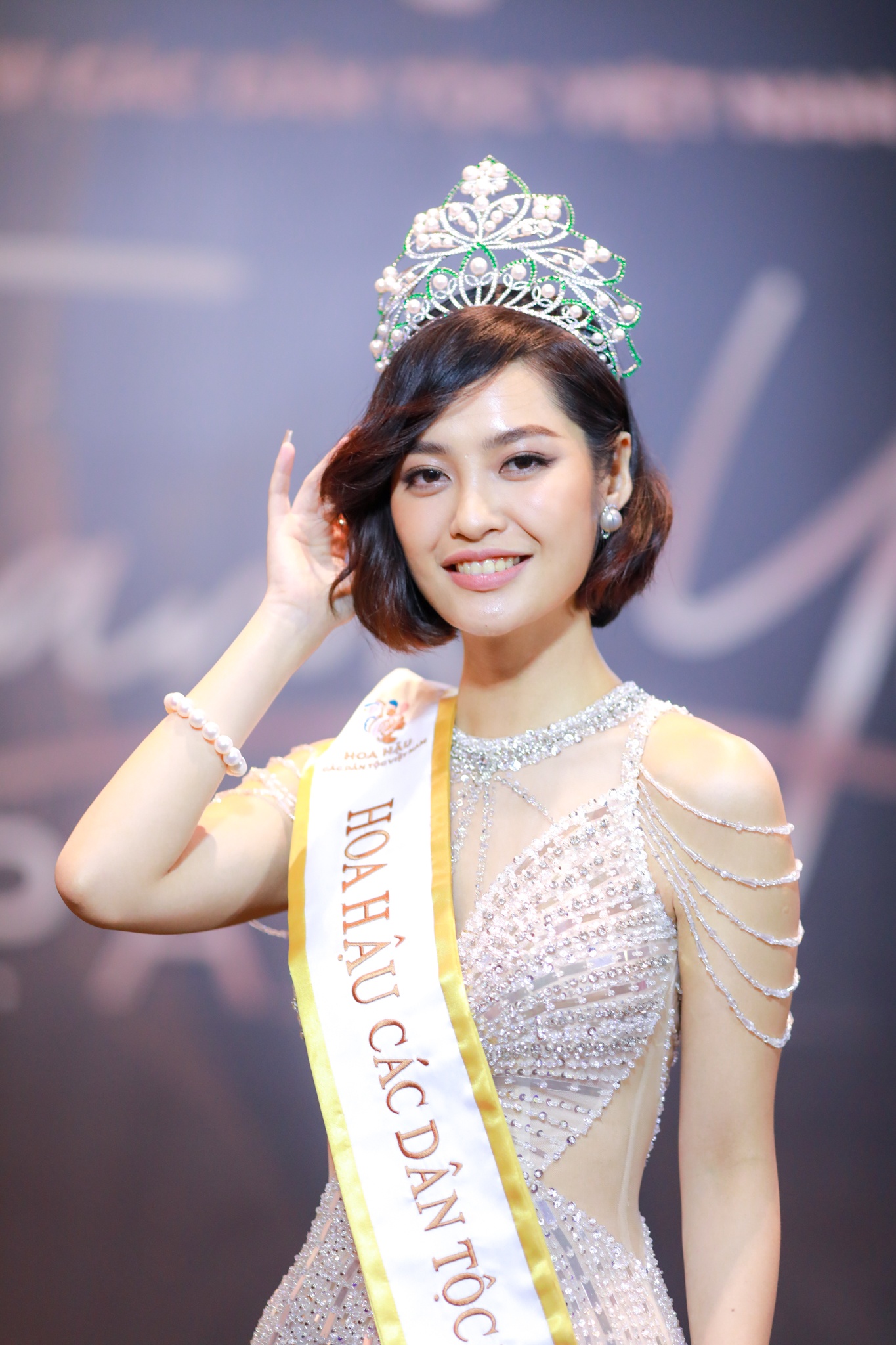 nong thuy hang anh 5