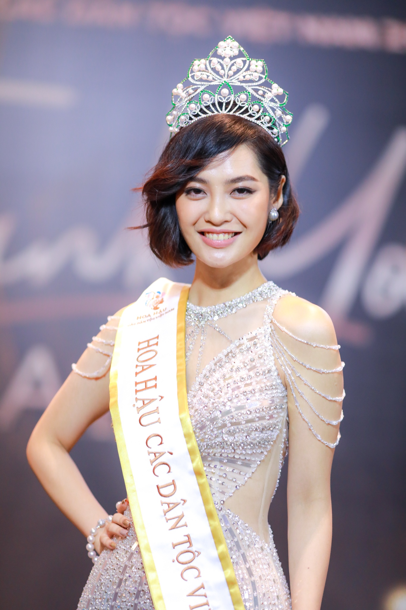 nong thuy hang anh 3