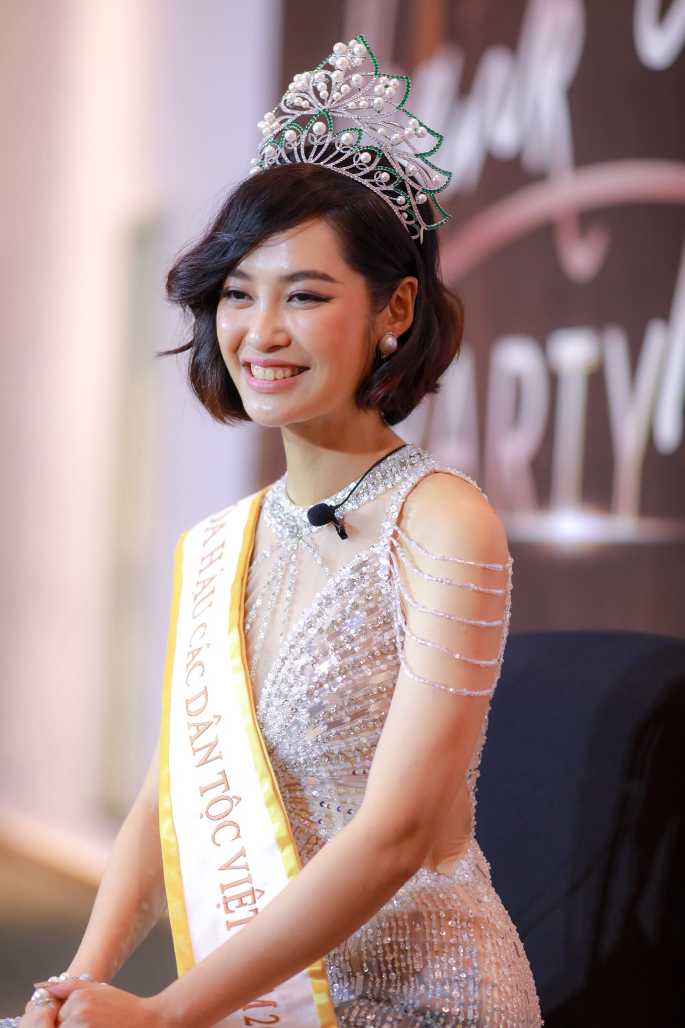 nong thuy hang anh 9