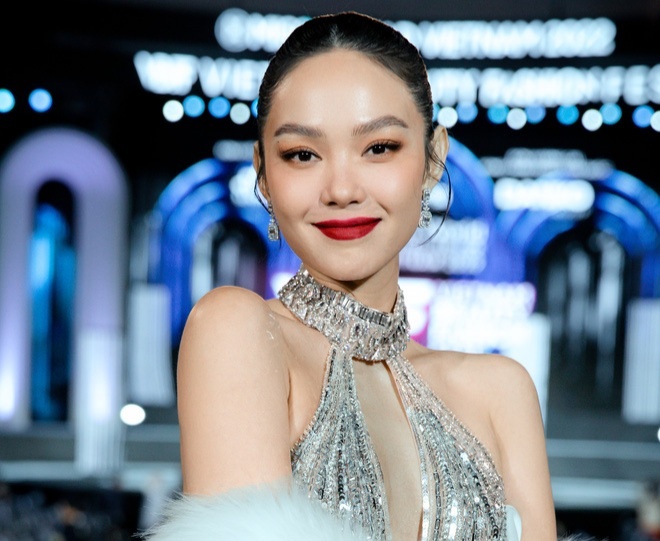 Chay show lam giam khao hoa hau o Viet Nam hinh anh