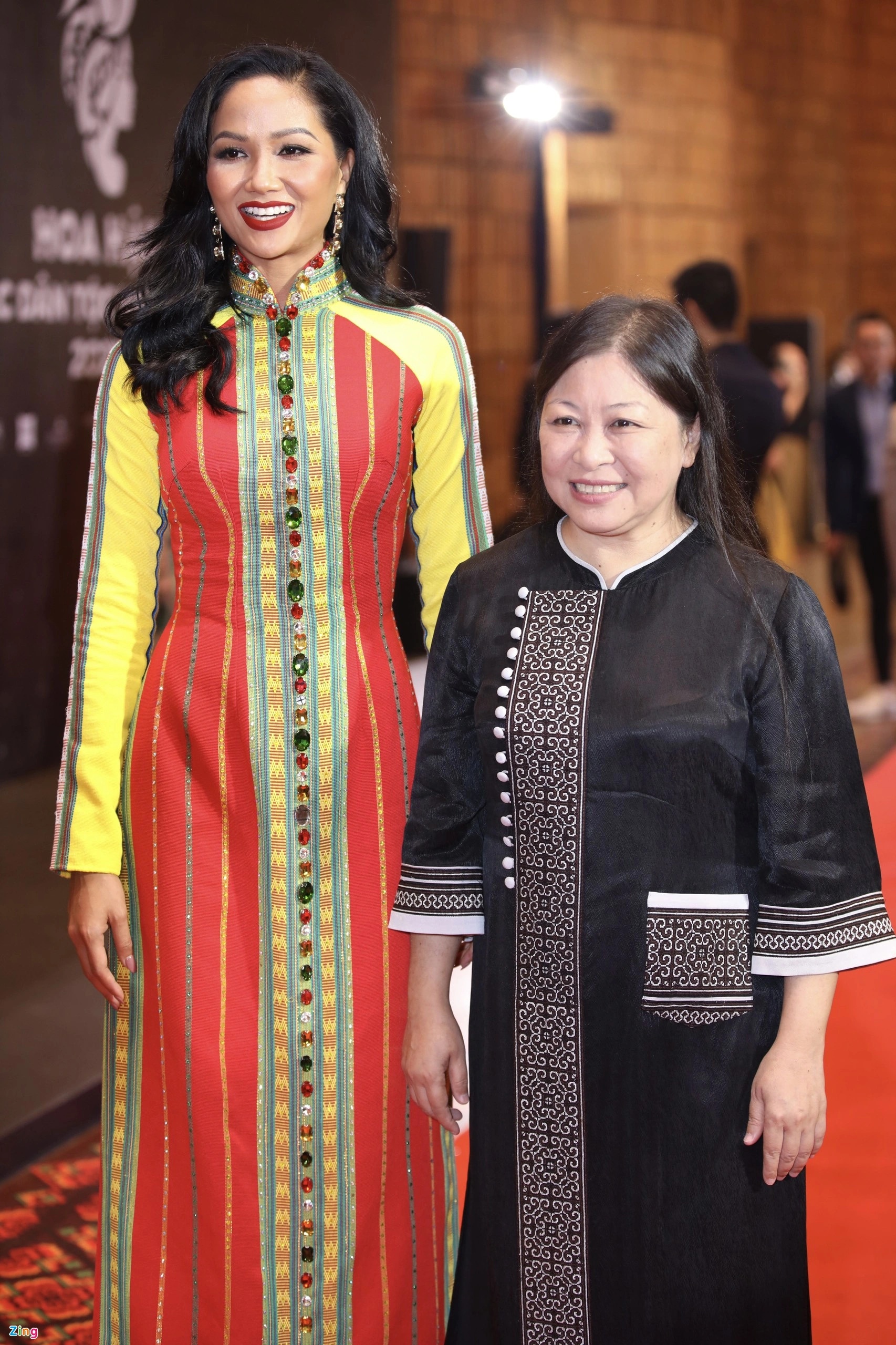 giam khao hoa hau anh 3