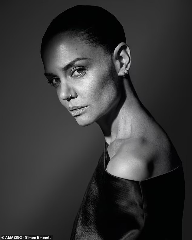 Katie Holmes trở lại ảnh 4 Katie Holmes tro lai anh 4