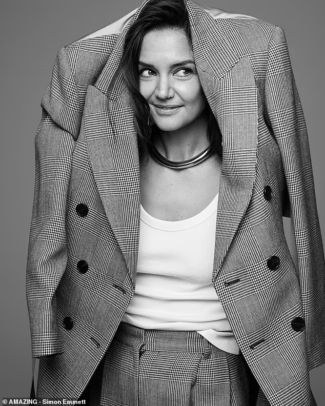 Katie Holmes trở lại ảnh 11 Katie Holmes tro lai anh 11