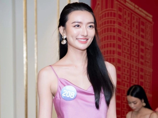 Co gai bo thi Hoa hau The gioi Viet Nam truoc dem chung ket hinh anh