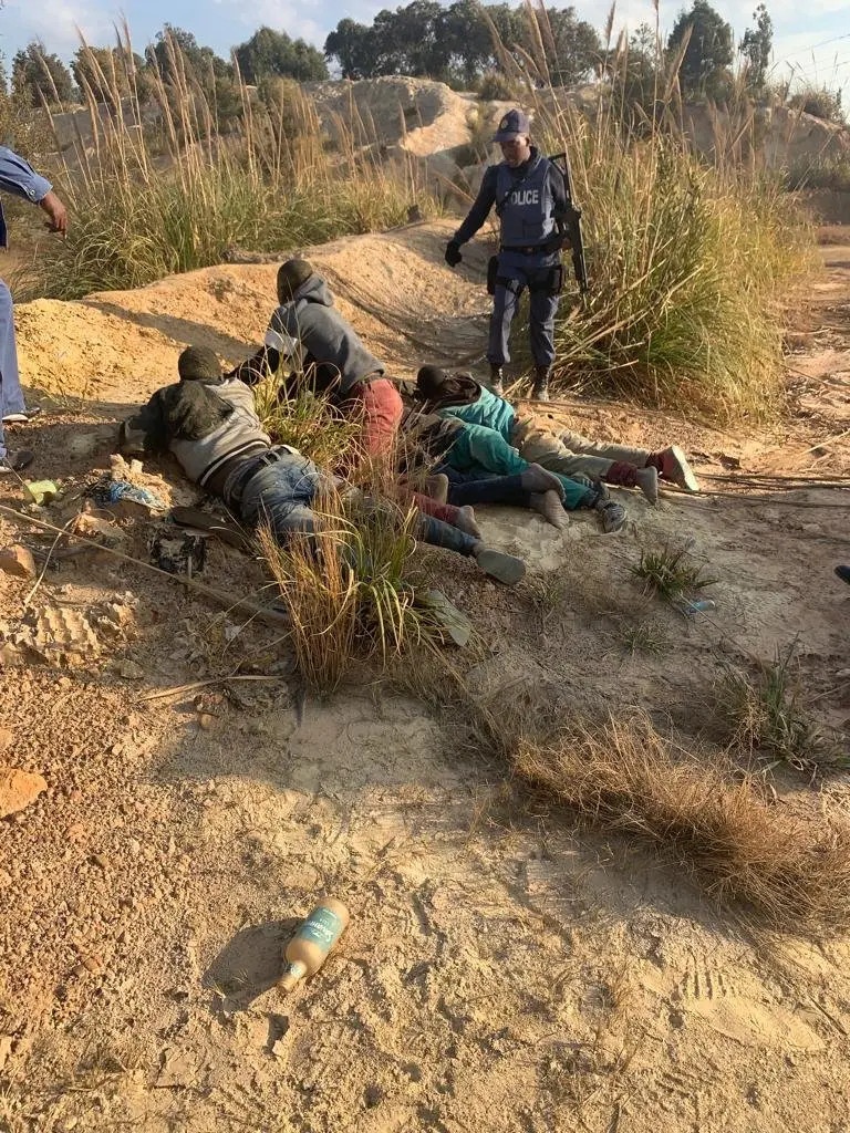 8 nguoi mau bi hiep dam o Nam Phi anh 1